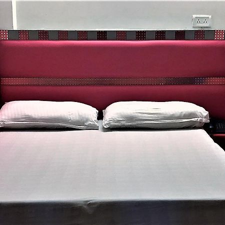 Hotel Kwality New Delhi Buitenkant foto