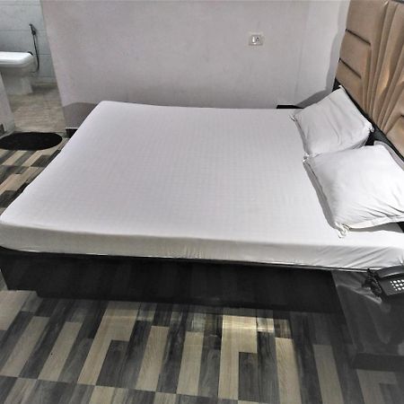 Hotel Kwality New Delhi Buitenkant foto