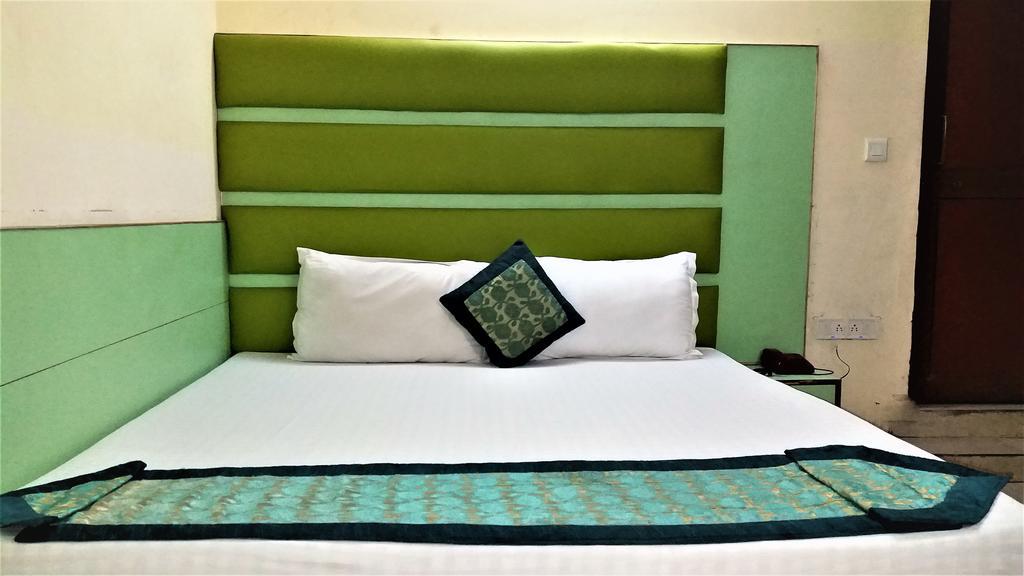 Hotel Kwality New Delhi Buitenkant foto