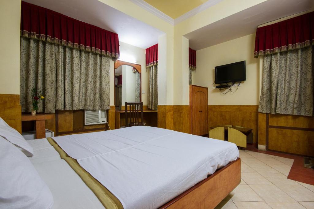 Hotel Kwality New Delhi Buitenkant foto