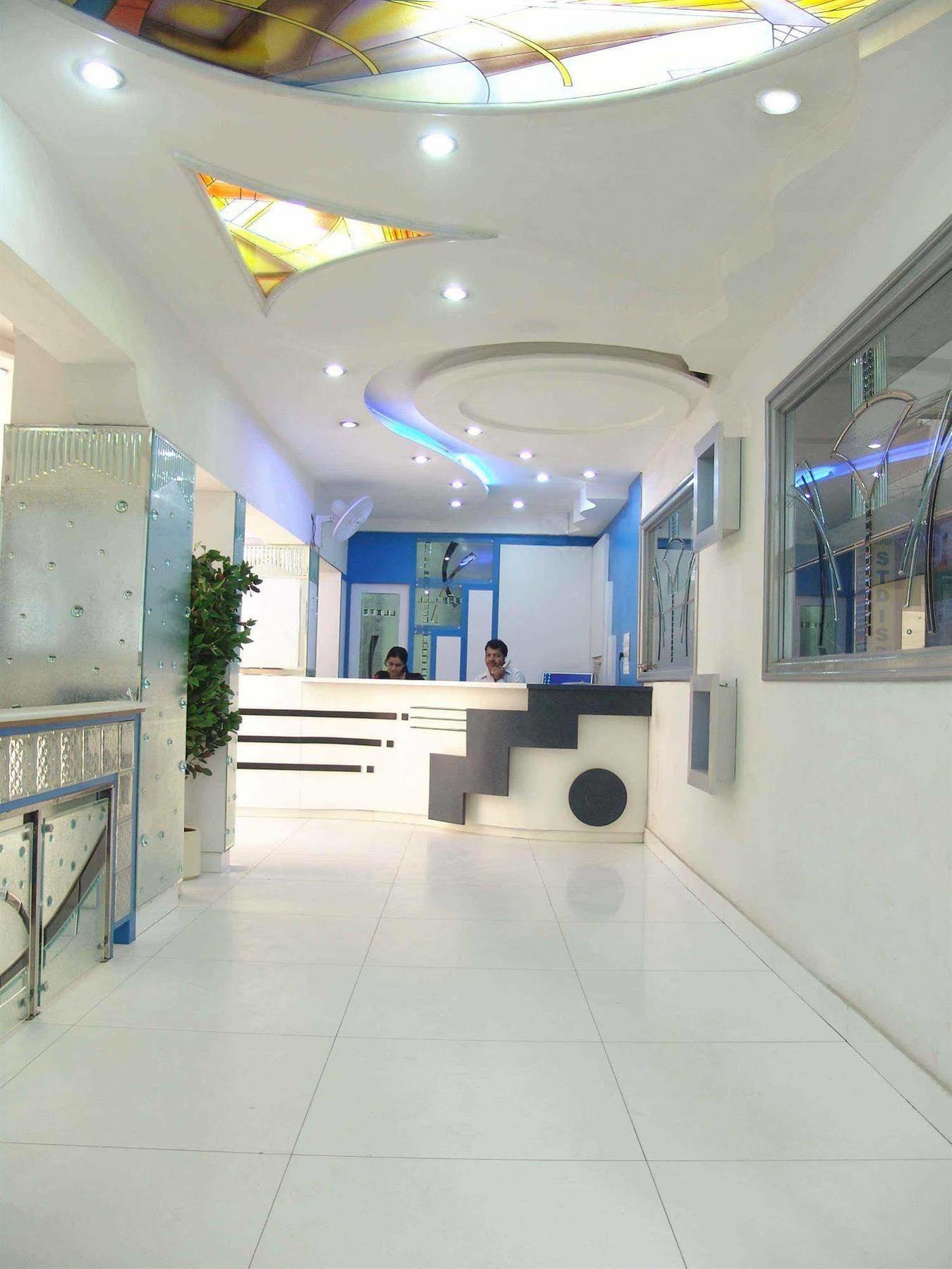 Hotel Kwality New Delhi Buitenkant foto