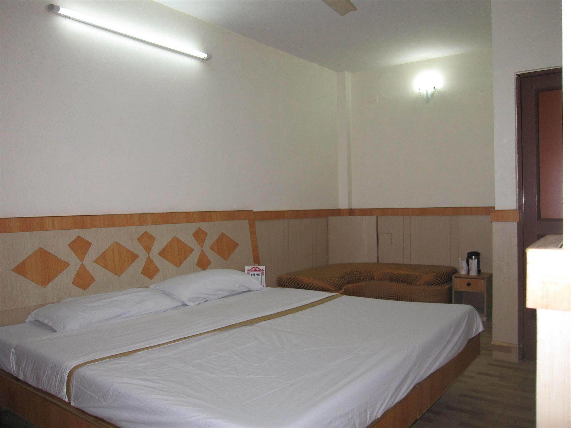 Hotel Kwality New Delhi Buitenkant foto