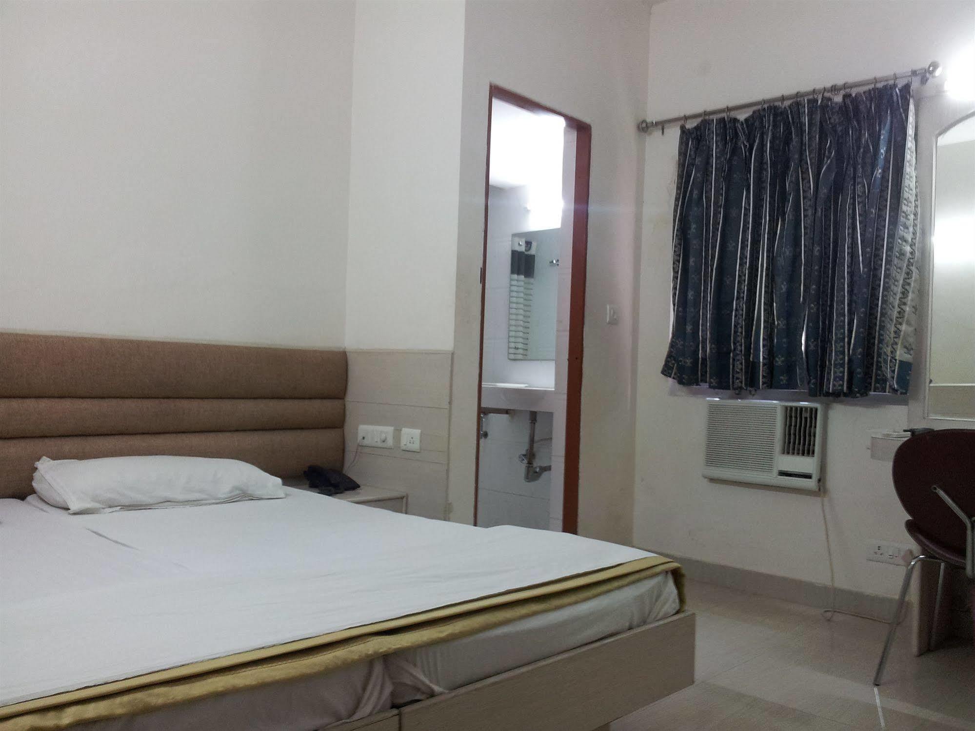 Hotel Kwality New Delhi Buitenkant foto