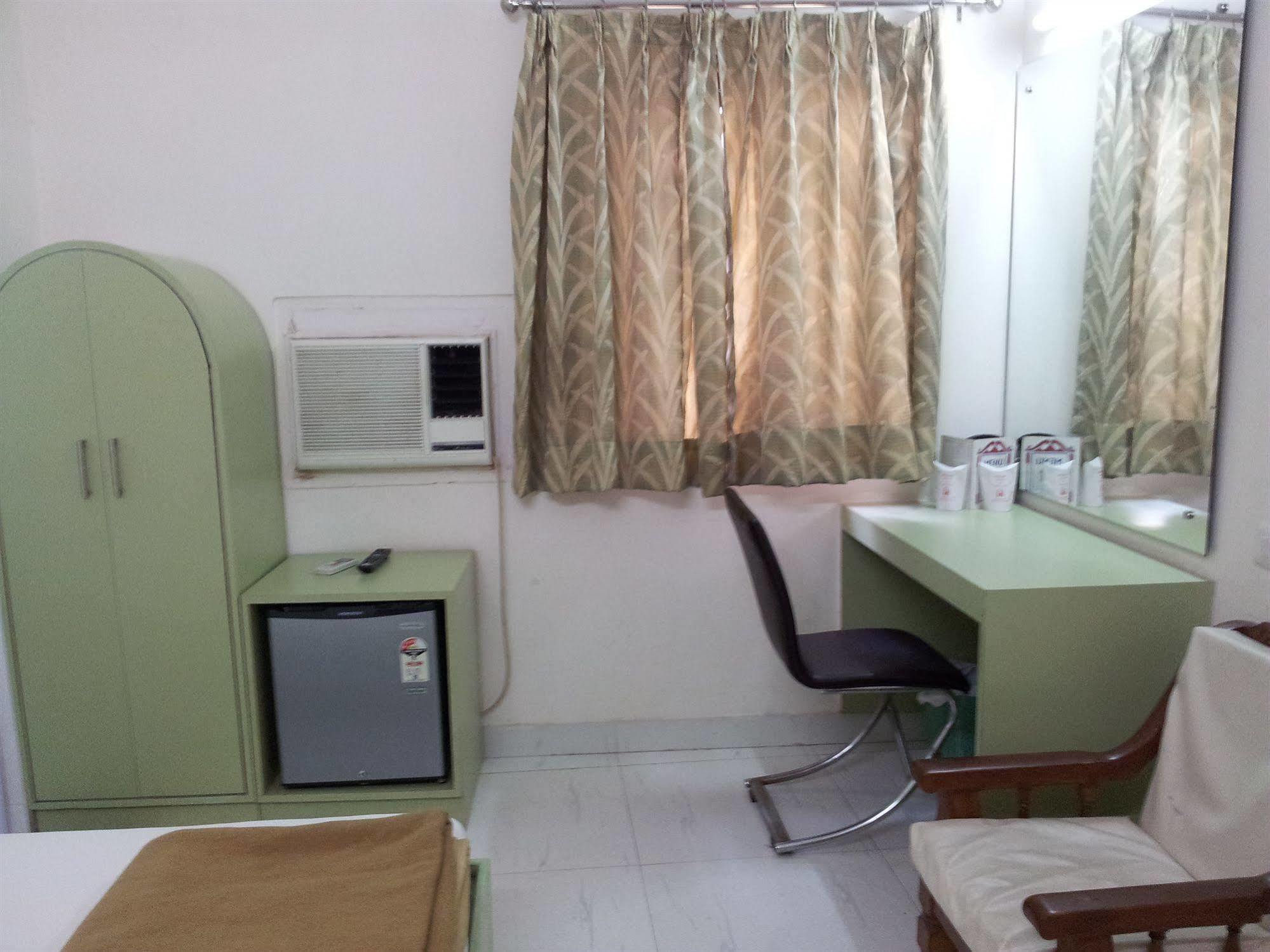 Hotel Kwality New Delhi Buitenkant foto