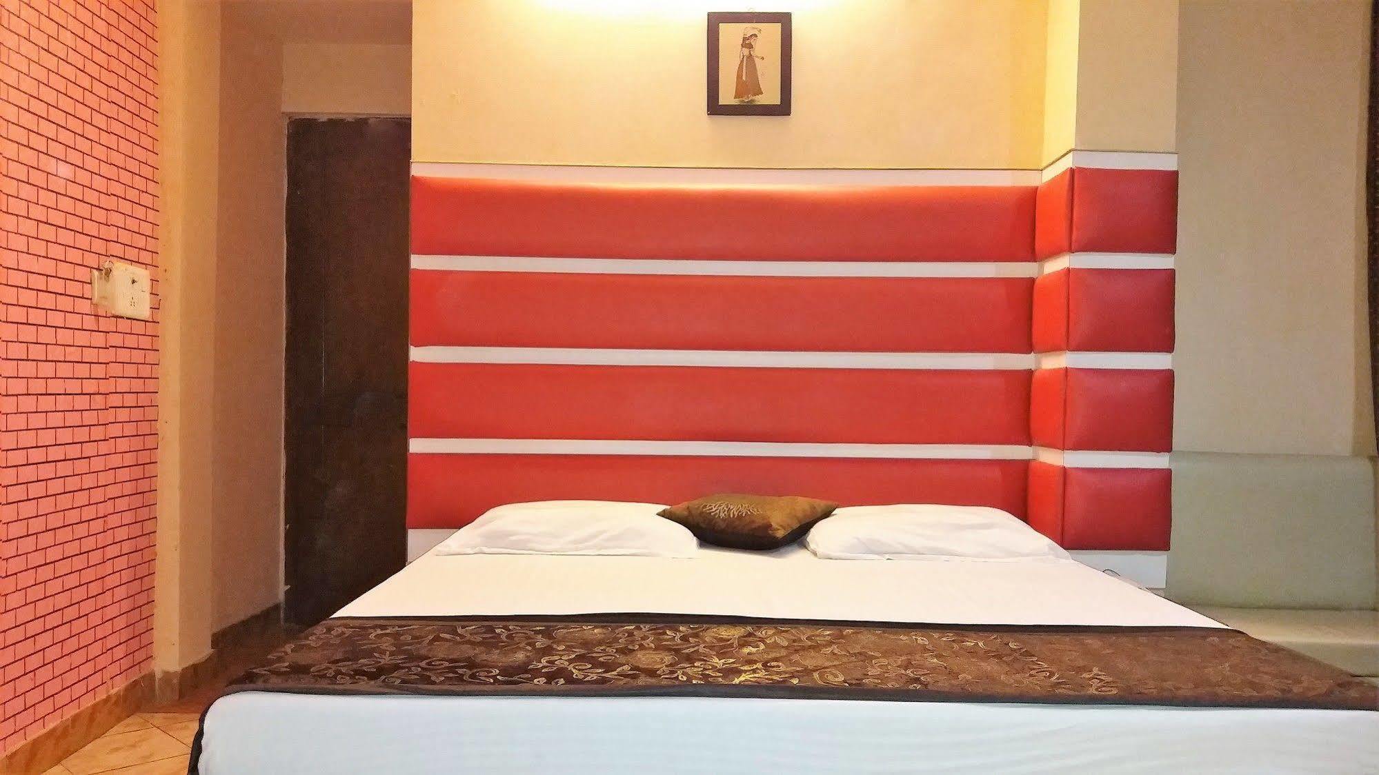 Hotel Kwality New Delhi Buitenkant foto