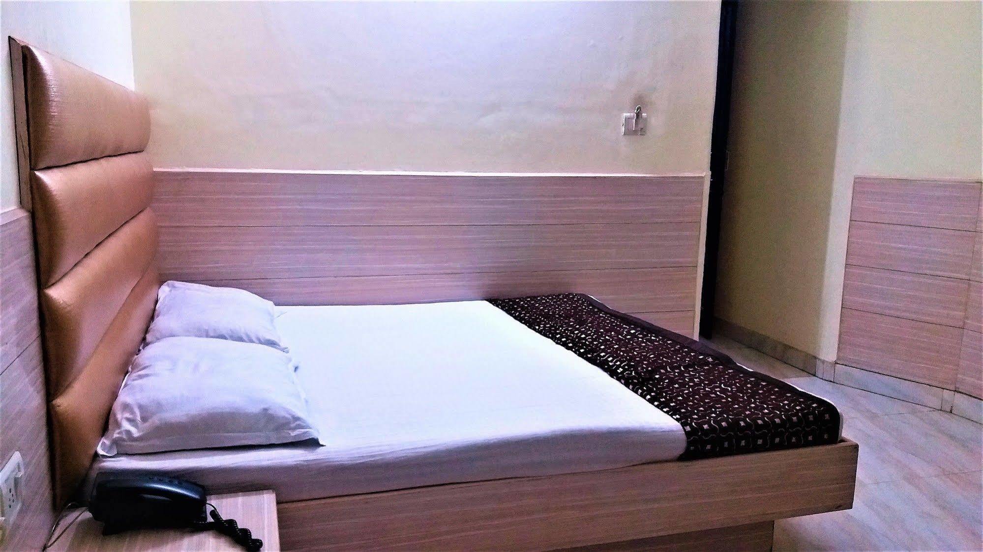 Hotel Kwality New Delhi Buitenkant foto