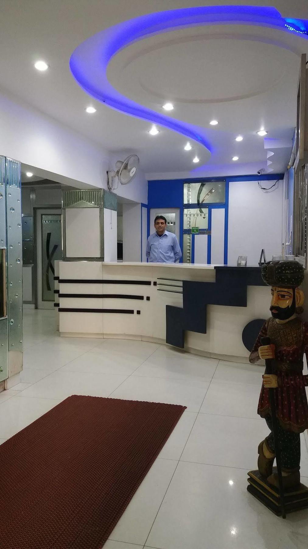 Hotel Kwality New Delhi Buitenkant foto