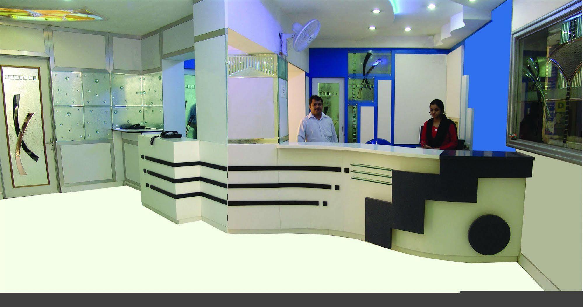 Hotel Kwality New Delhi Buitenkant foto