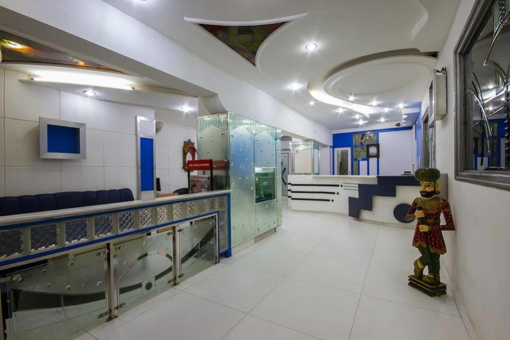 Hotel Kwality New Delhi Buitenkant foto